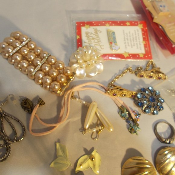 Bulk lot of fashion accessory jewelry - Picture 3 of 5